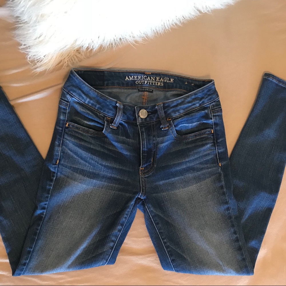{American Eagle} Med. Wash Super Stretch Jegging